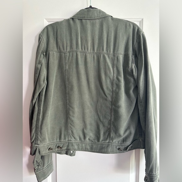 Splendid Lightweight Jacket - Picture 2 of 3